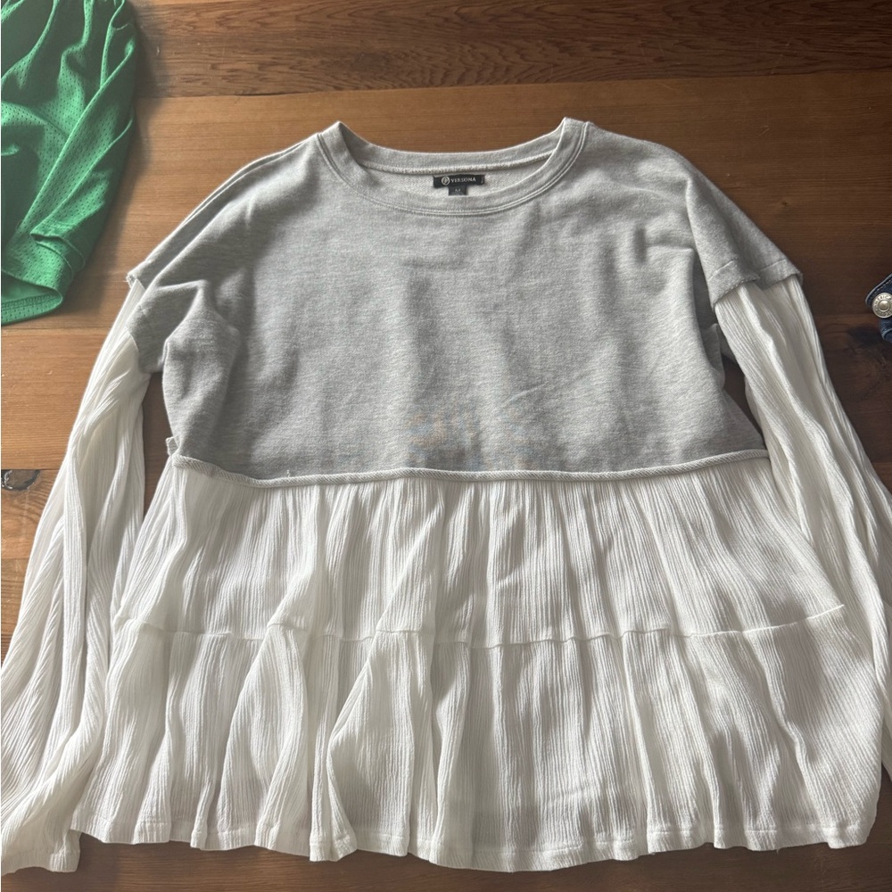 Versona Gray and Cream Long Sleeve Top